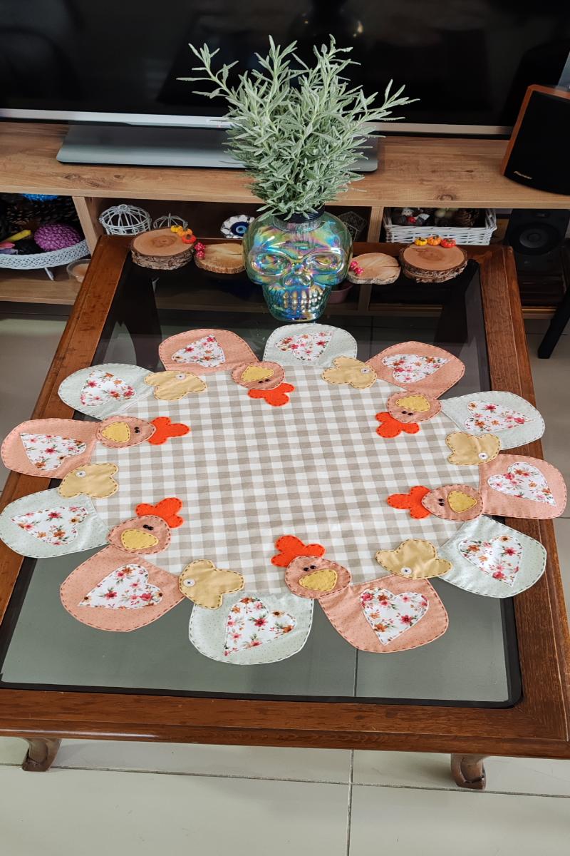 by Nihalce Tavuklu Krem Yuvarlak Runner